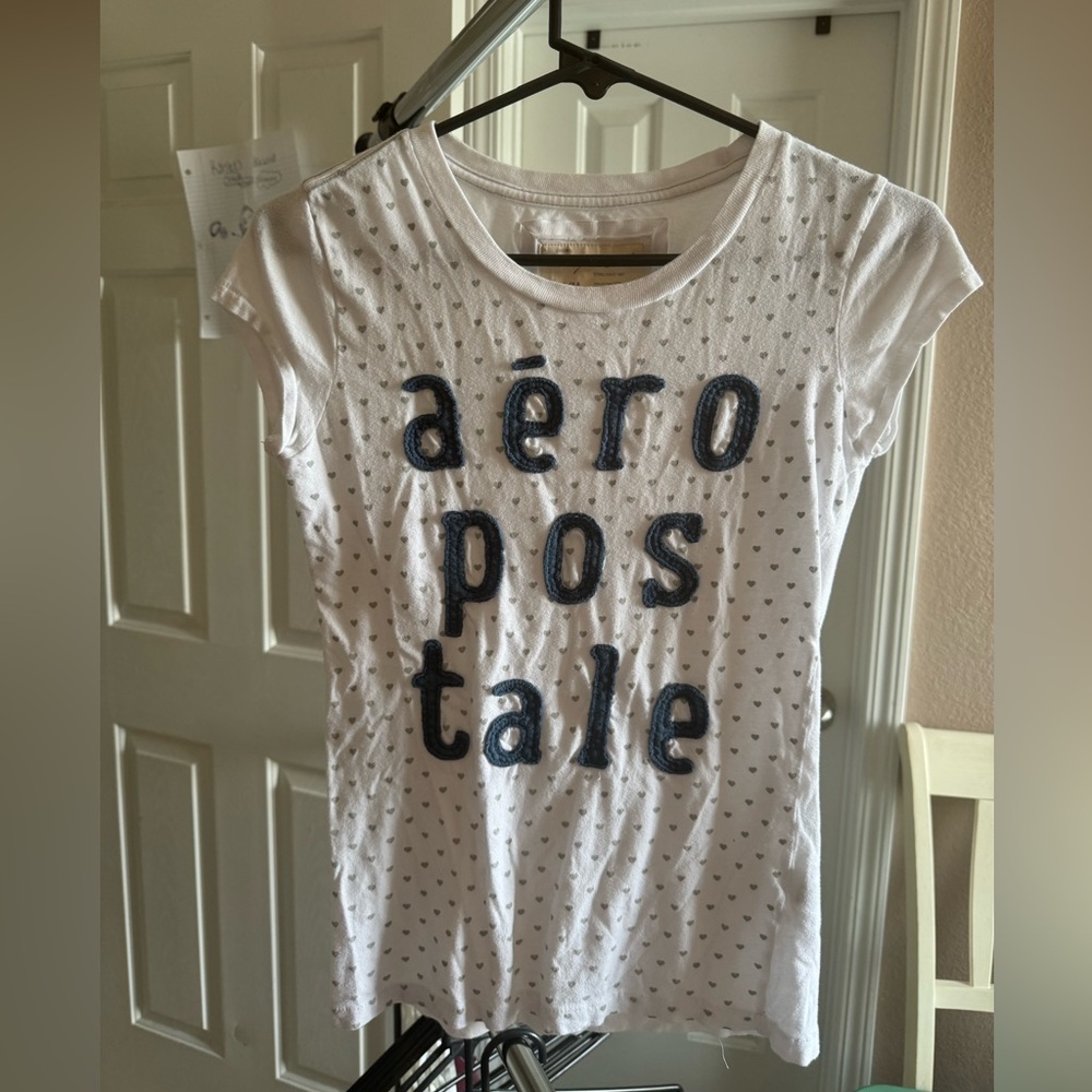 Good condition!  Women’s Aeropostale T-Shirt Size Medium.
